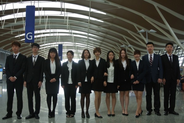 从左起商日131左元昭 富家俊 翟庆龄 潘佳晶 徐晓玲 王晓悦 项玮玮 张晓芸 徐冯明珠 陈卓尧 武嘉伟.jpg