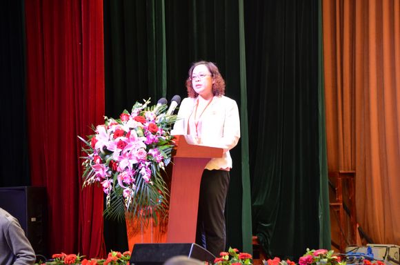 DSC_7078 2 教师代表周孟华发言.jpg