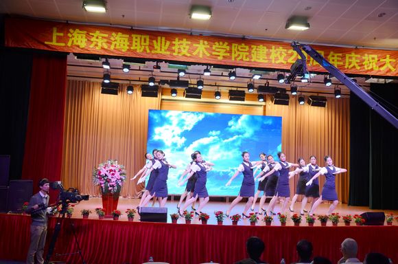 DSC_6700 航空系学生表演舞蹈《空中姐妹》.jpg