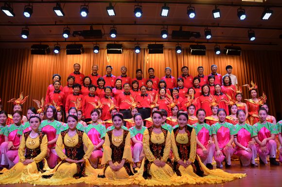 010 演出结束后,师生同台合影留念 2.jpg