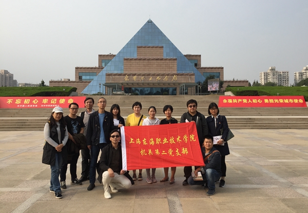 龙华参观2 - 副本.JPG