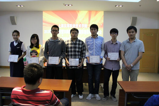 3.2013年首届“易起学”学风建设先进个人获奖代表.JPG