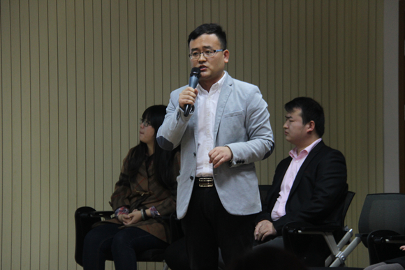2.图为经管学院辅导员孔国锋老师主题演讲.JPG
