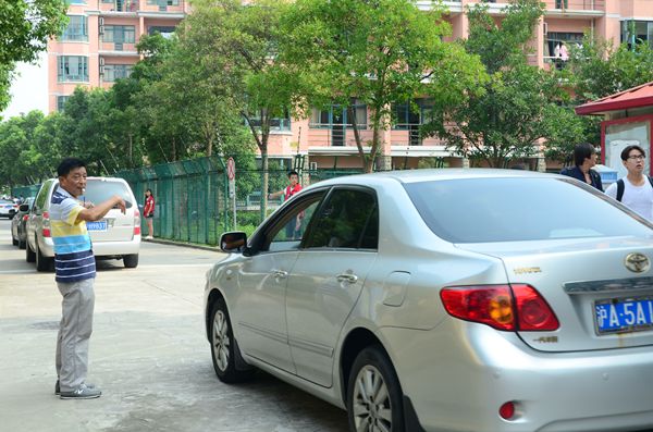 6 后保工作人员指挥有力.JPG.jpg