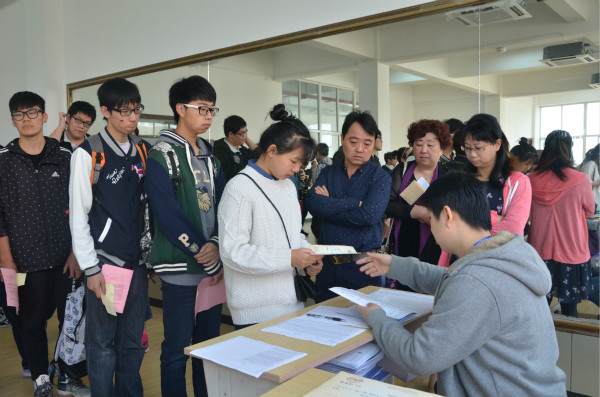 5.自主招生新生报到现场_meitu_4.jpg