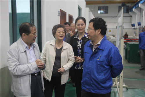 校领导参观实习基地.jpg